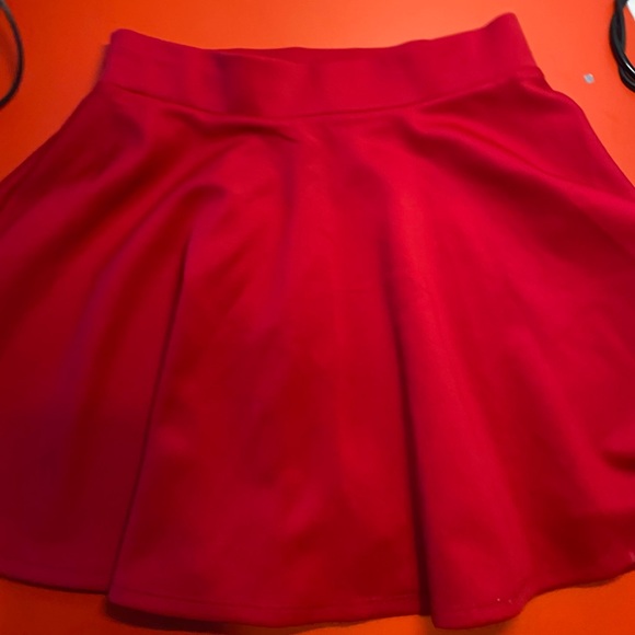 Red skirt made by Johnny nwt size large short mini - Picture 8 of 9